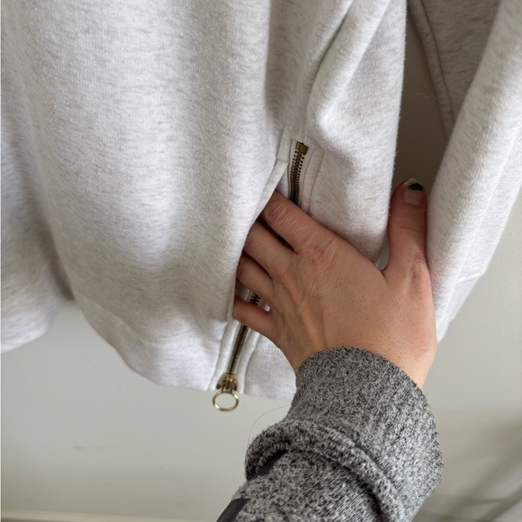 Athleta funnel neck light gray long sleeve zipper sweatshirt size medium - Picture 5 of 7